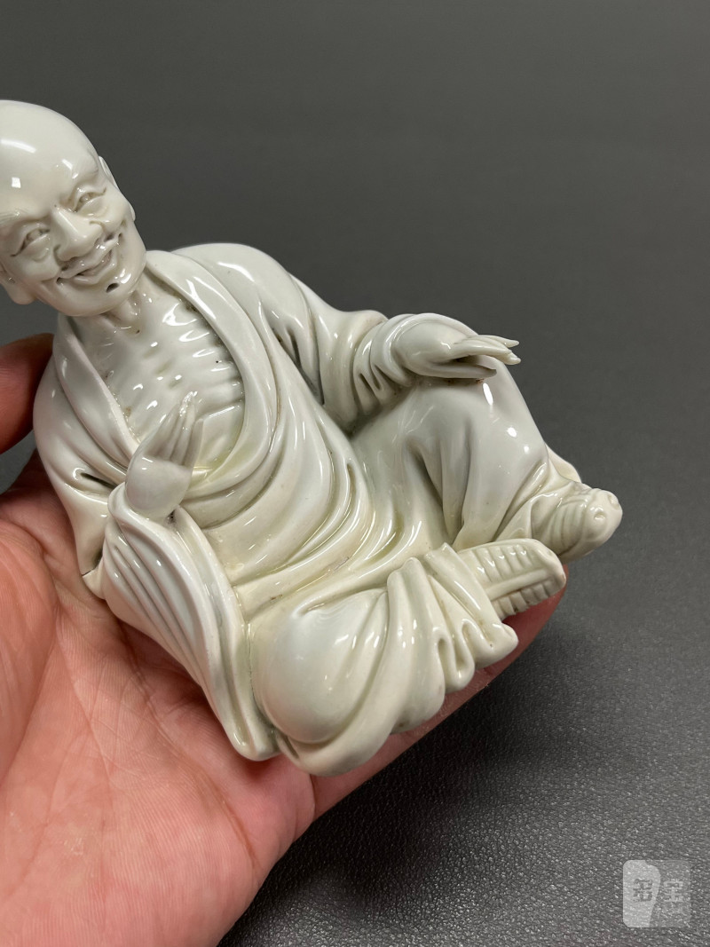 十九世纪  德化白釉罗汉坐像（带木座） - 图5